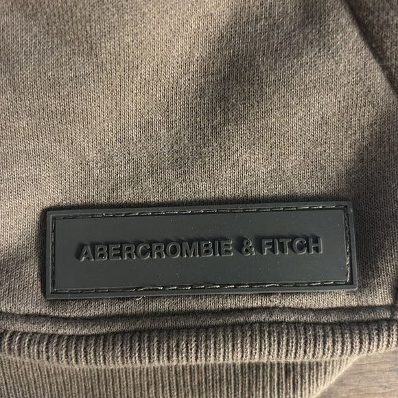 OPEN TO OFFERS!! Brand new Abercrombie and fitch sweatshirt. never got to wear. - Picture 4 of 4